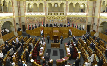 Az Iszlám Állammal szembeni magyar katonai szerepvállalás növeléséről kezdődik vita