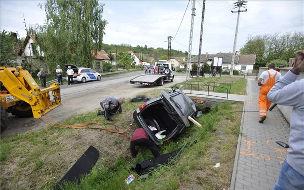 Árokba csúszott egy autó Bényén, a sofőr meghalt