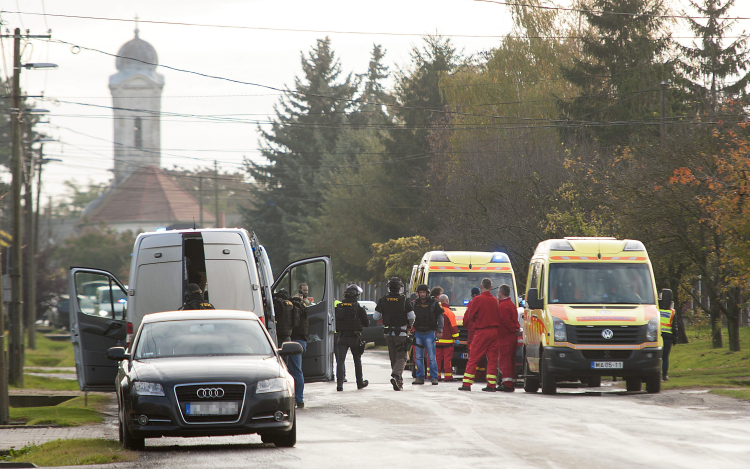 Élet és közbiztonság elleni bűncselekménnyel vádolják a bőnyi rendőrgyilkost