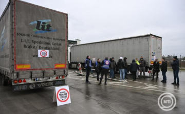 Teherforgalmi határátkelőket zártak le balkáni fuvarozók az EES bevezetése miatt