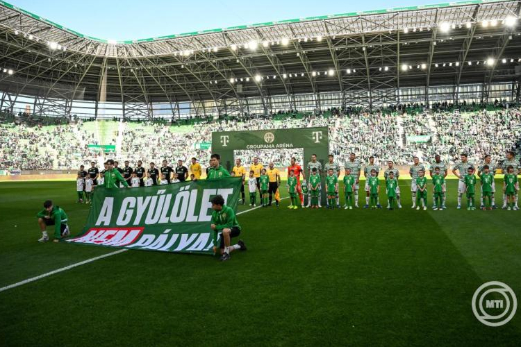 Labdarúgó NB I - A Paks legyőzésével életben tartotta címvédésről szőtt álmait a Ferencváros