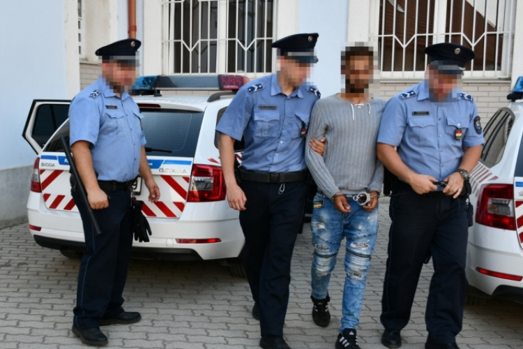 Ellopott egy kocsit, amivel lerobbant, majd lopott egy másikat