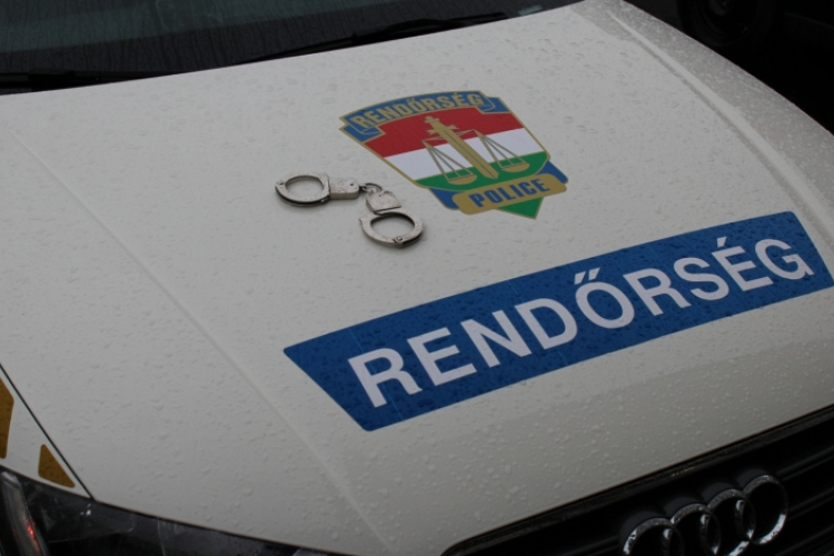 Festékes vödörbe rejtette halott csecsemőjét egy nő Versenden
