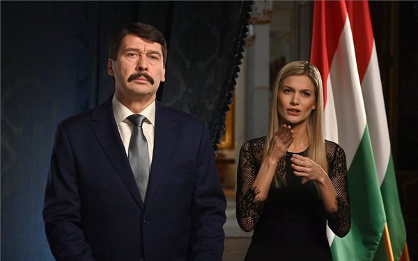 Áder: legyünk hálásak 2021-ben!
