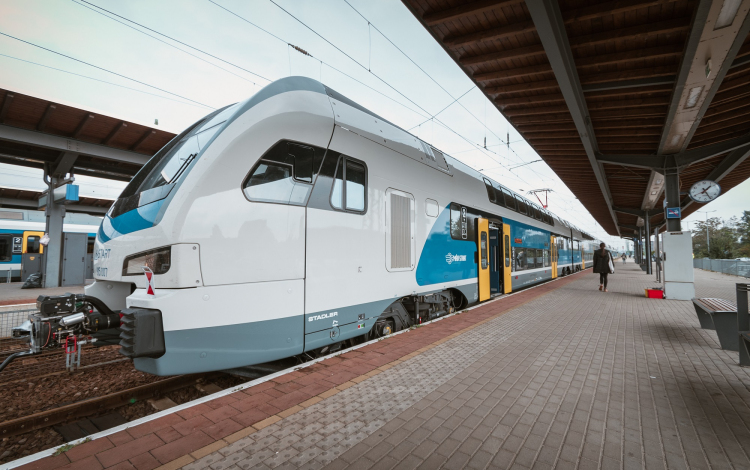Újabb két emeletes vonat állt forgalomba
