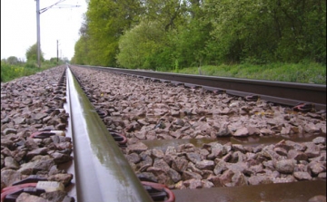 Vonattal ütközött egy személyautó Győrszemerénél