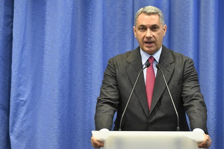 Lázár János: az állami infrastrukturális beruházásokat újra kell indítani