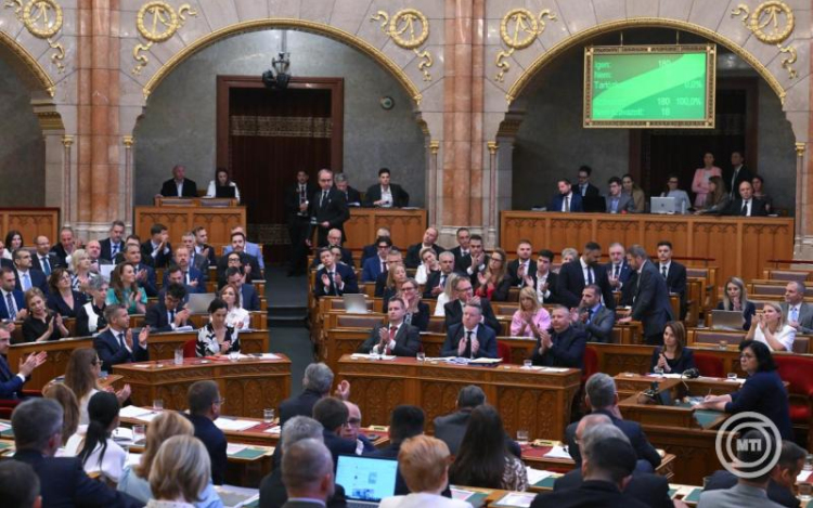 OGY - Alkotmánybírót választhat a parlament