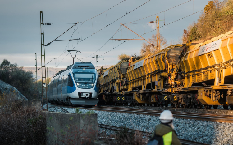 Részlegesen megindult a forgalom az egyes vonalon