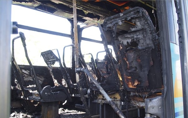 Kiégett egy távolsági autóbusz Végegyházánál