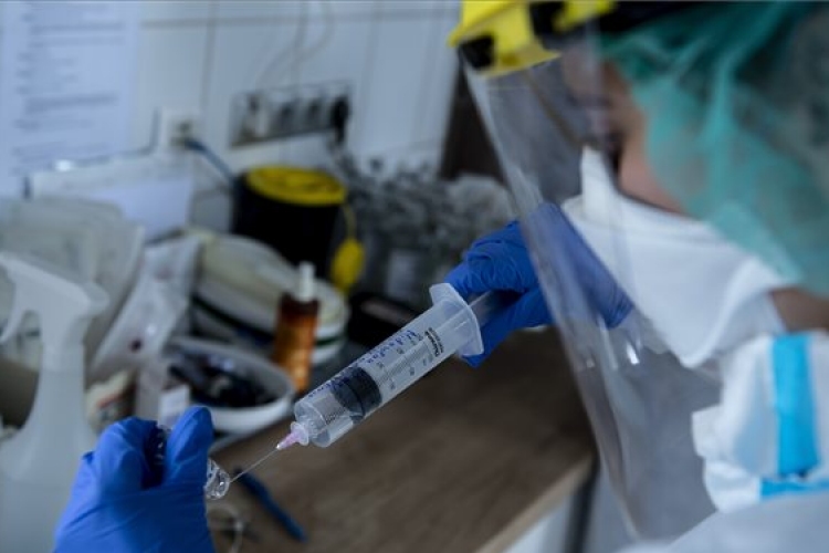 Újabb előrelépés történt az orosz vakcina ügyében