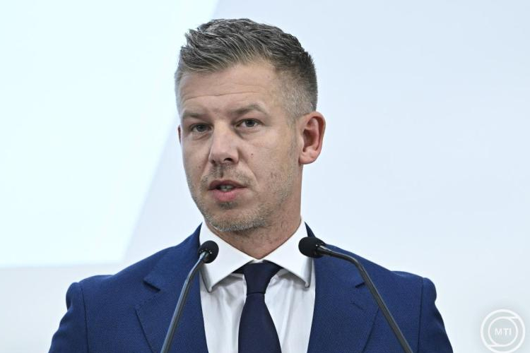 Energiatakarékosság - Magyar Péter: ha tartani lehet a jelenlegi takarékosságot, akkor nem szükséges szigorúbb beavatkozás
