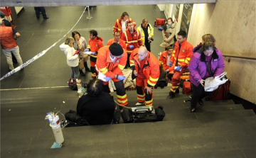 Paprikaspray-t fújtak ki a 2-es metróban, többen rosszul lettek