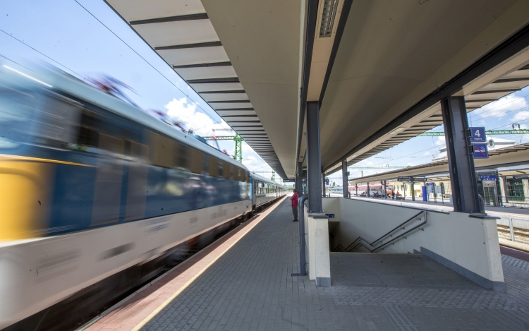 Üzembe állnak a MÁV-START prémium IC kocsijai