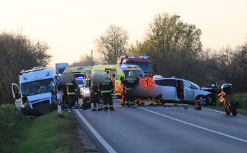 Gyerekek is megsérültek a Várpalotán történt balesetben